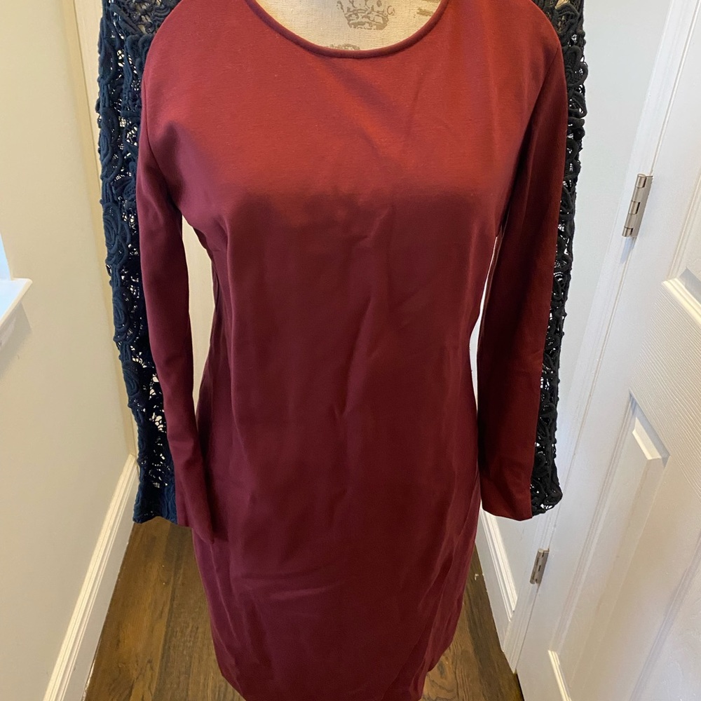 Magaschoni Women Burgandy and Black Lace Sleeve Dress Size 6